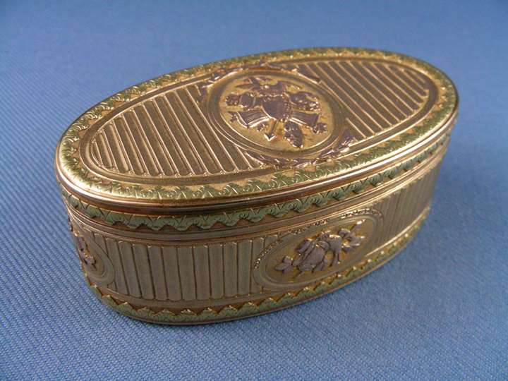 Louis XV three colour gold oval snuffbox by Jean-Baptiste Marie